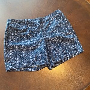 Lands’ End navy and blue abstract print shorts 6” inseam size 16W